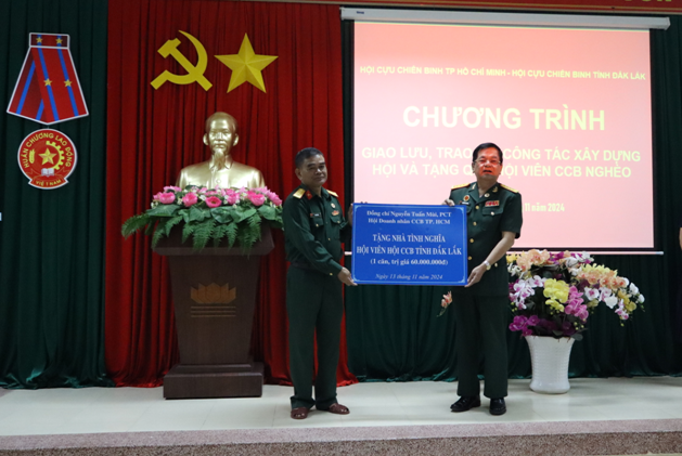 Hội Cựu chiến binh Thành phố Hồ Chí Minh tặng nhà Tình nghĩa cho hội viên Cựu chiến binh nghèo tỉnh Đắk Lắk